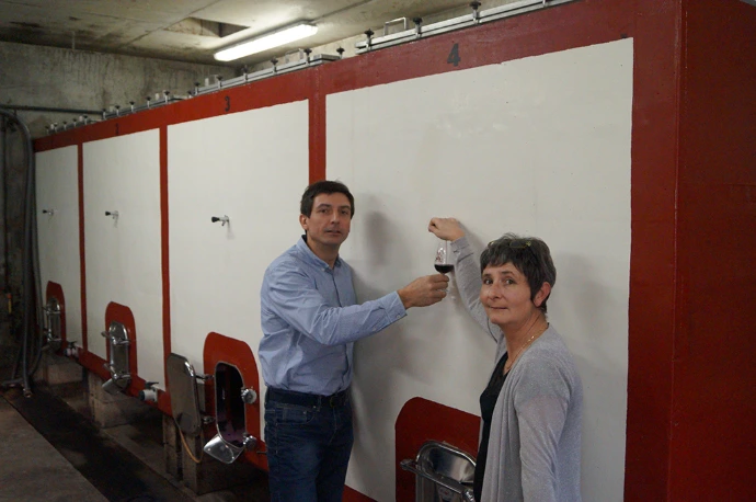 Valérie et Bruno Copéret dans la cuverie